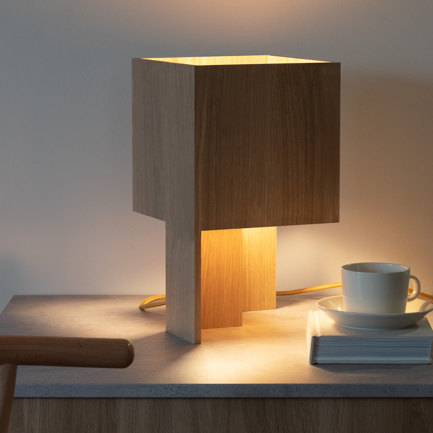 Arkkitema T012 table lamp